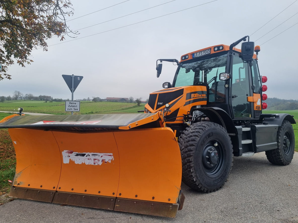 FUSS Trac 1600 med plog.